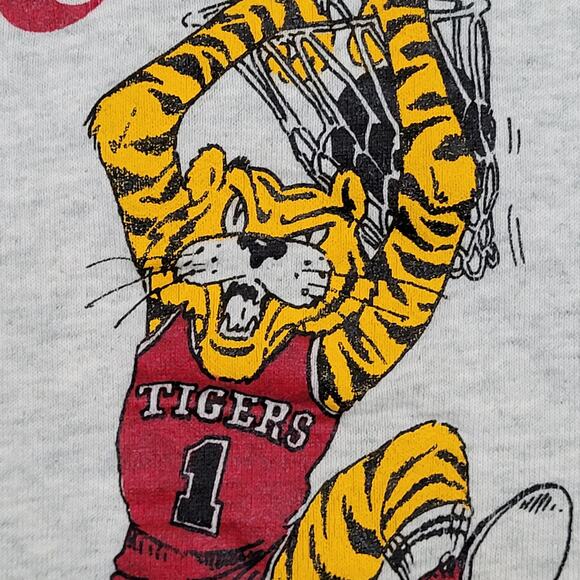 Vintage Tuttle Basketball Cropped Sweatshirt Large 22x23 USA - Picture 13 of 14